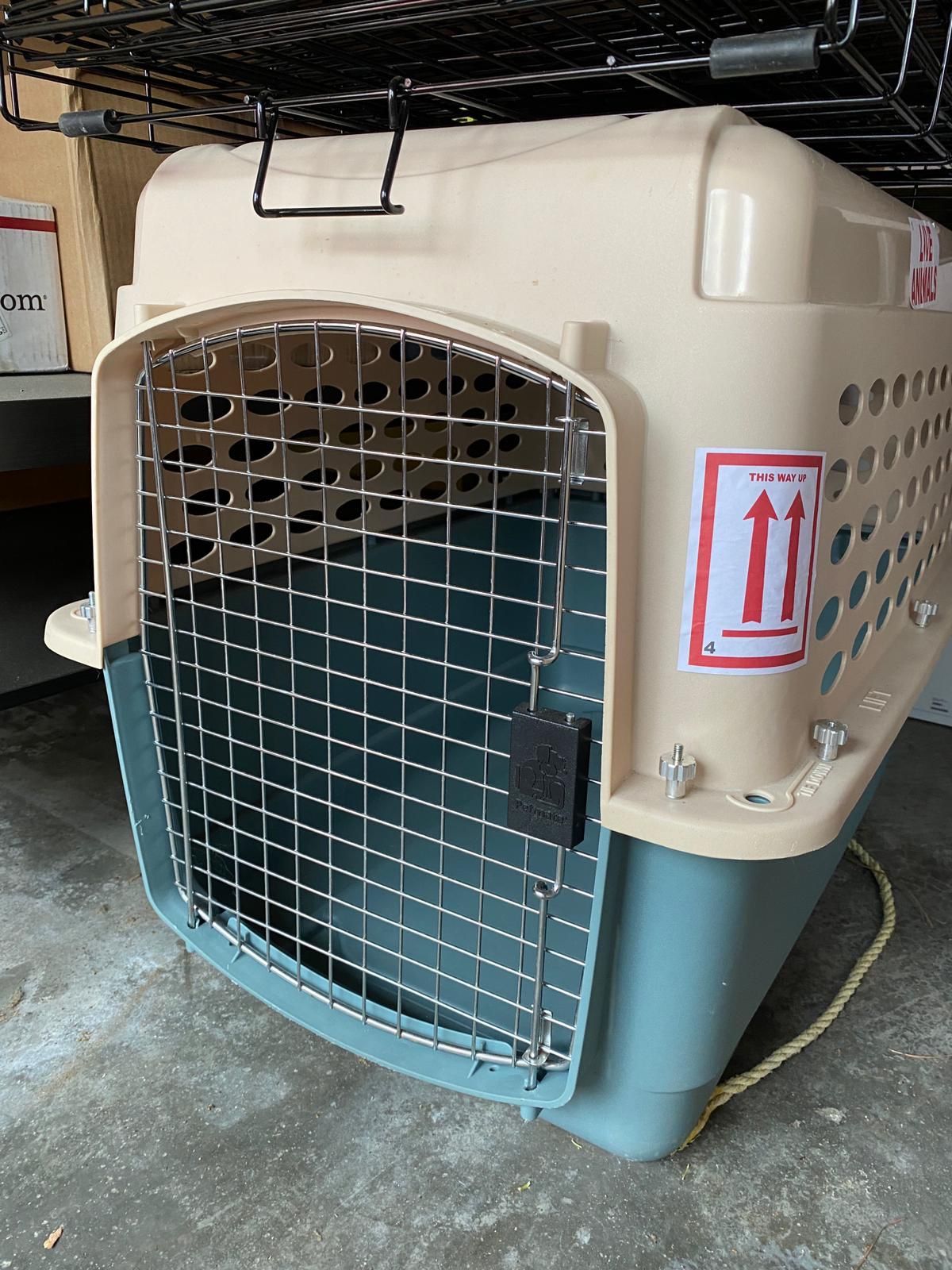 Dog kennel / travel crate