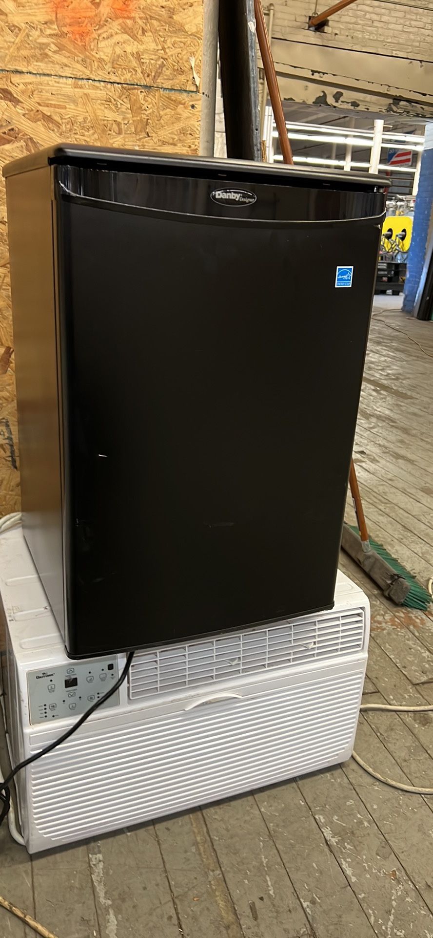 Danby Mini Fridge/ Freezer Like New