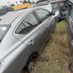 Doors /013 Nissan Versa Gray