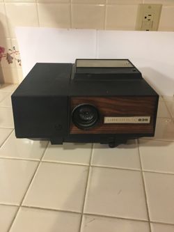 Working Vintage slide projector and carousels-