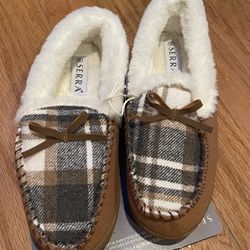 Women’s Size 9 Memory Foam Slippers 