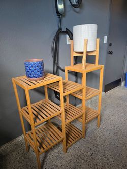 Plant shelf and 2 pots