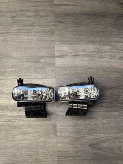 00-06 Chevy Silverado Tahoe Suburban Bumper Fog Lights Driving Lamps