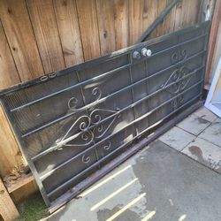 Black Metal Screen Gate