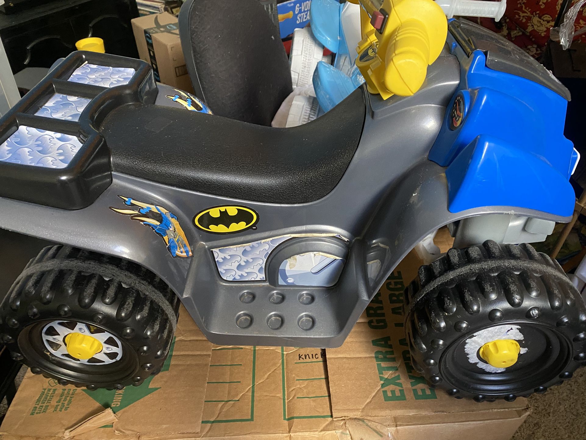 BATMAN MOTORIZED CAR