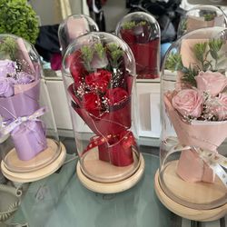 Capsuled Rose Bouquet 