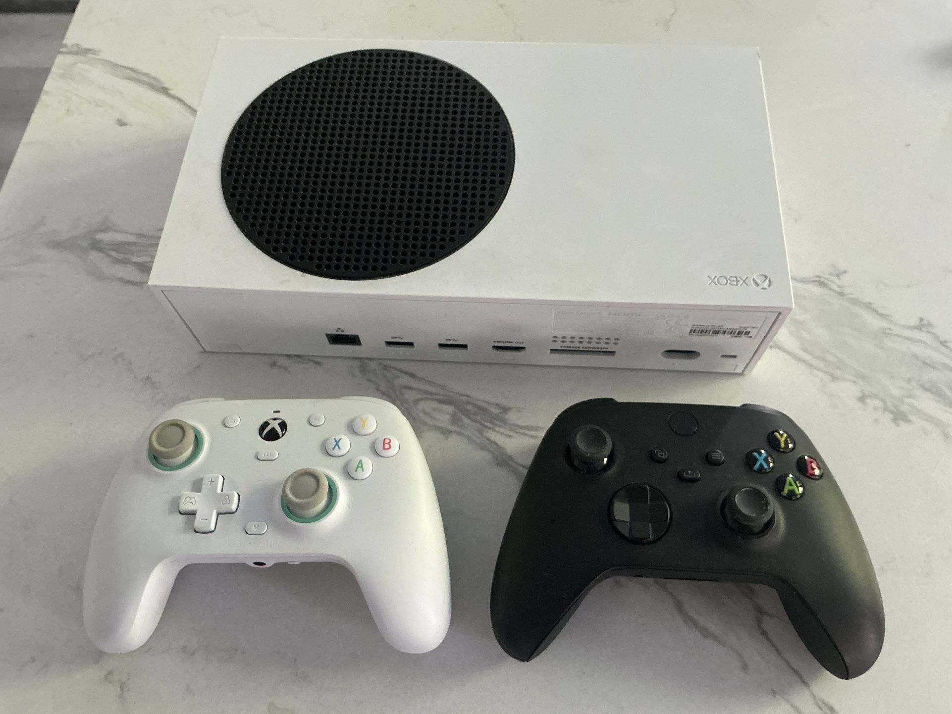 Xbox Series S (White, 512GB) + 2 Controllers (Wireless + Wired)