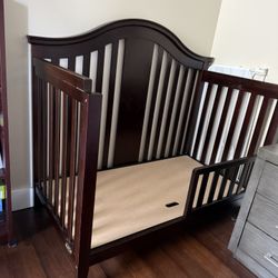 Baby Crib & Changing Table 