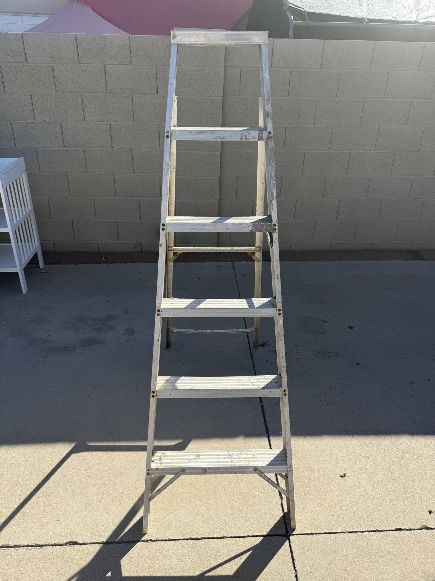 6’ Metal Ladder