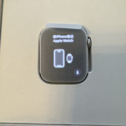 Apple Watch SERIES 7 Silver Stainless Steel Case Starlight Sport Band 45MM