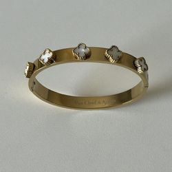 Van cleef and Arpeh Clover Bracelet thick metal but loose fit (gold and white)