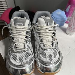 Authentic Bottega Veneta sneakers EU 44 / US 11 Silver / white with gum sole 