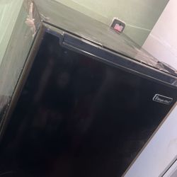 Magic Chef Mini Fridge 
