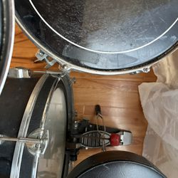  Ludwig BackBeat Complete 5-Piece Drum Set With Hardware and Cymbals - Black Sparkle