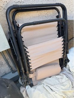 Lounge chair folding