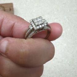 Princess-cut diamond Engagement Ring 
