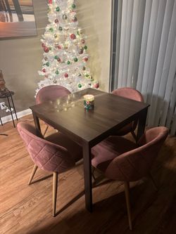 5-Piece Dining Set – Dark Wood Table & Pink Velvet Chairs