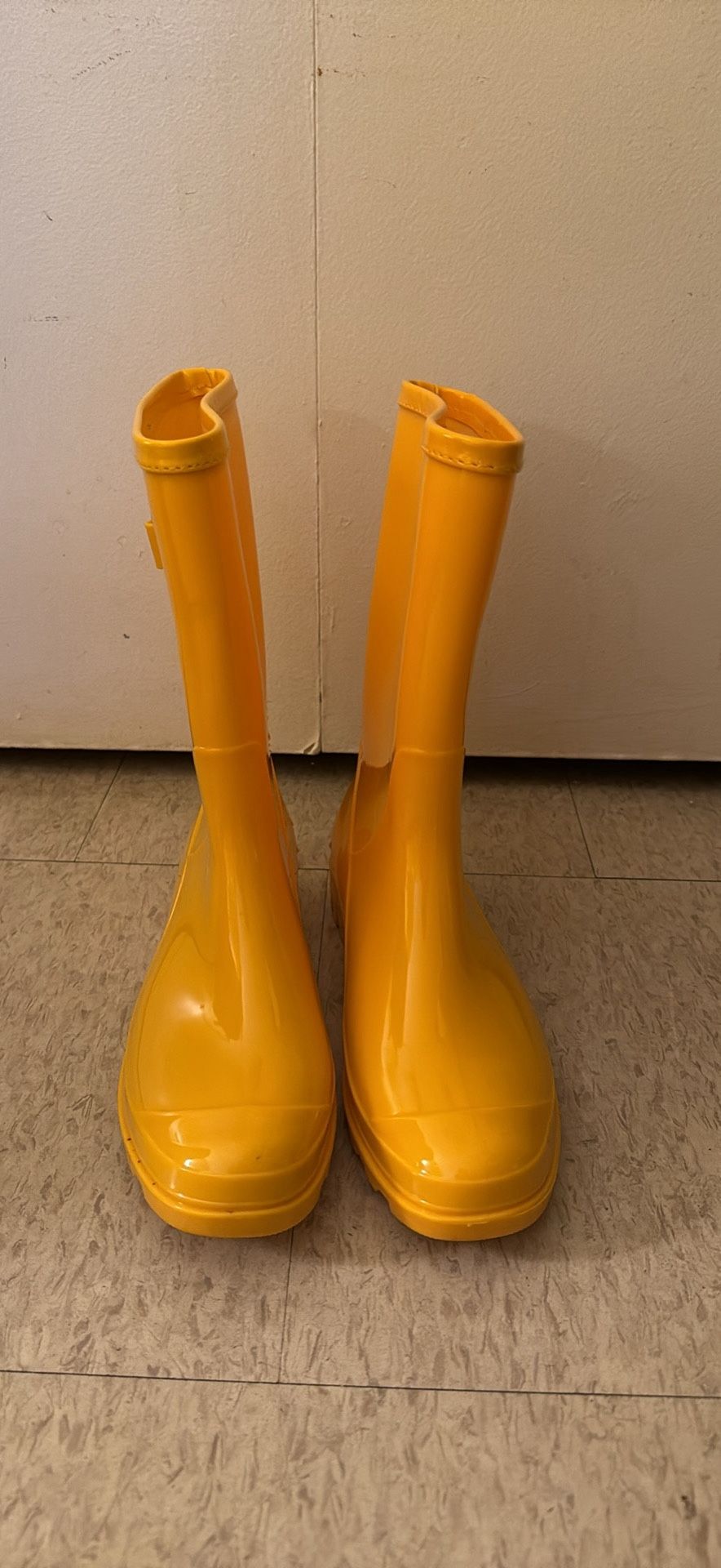 Evshine Yellow Rainboots (Size 38, 8)