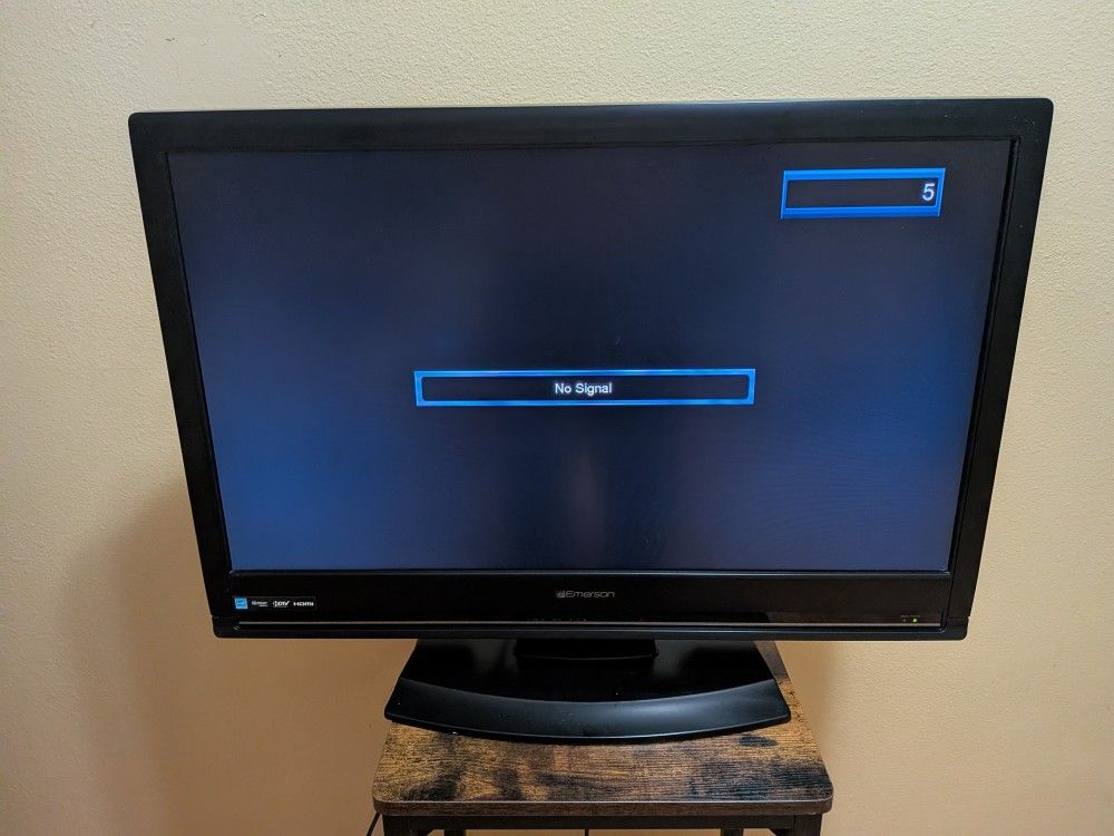 Emerson LC320EMXF is a 32-inch, TV LCD.
