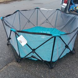 REGALO 8 PANEL PLAY YARD