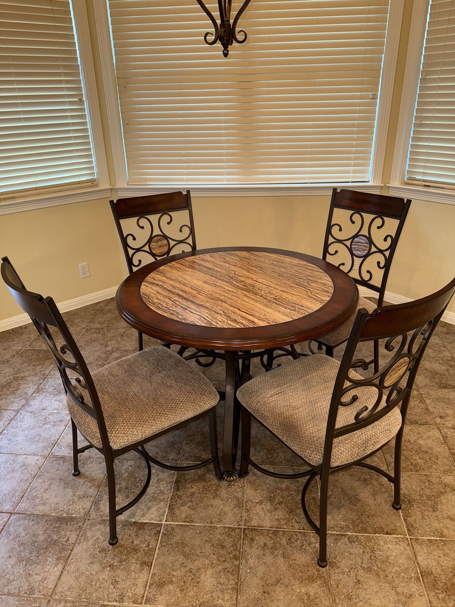 Breakfast Table With 4 Chairs