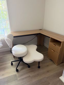 MOVING SALE desk & chair