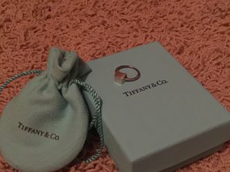 Tiffany finger tip ring