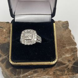 Lady’s 14k W/G Ring (size 10)