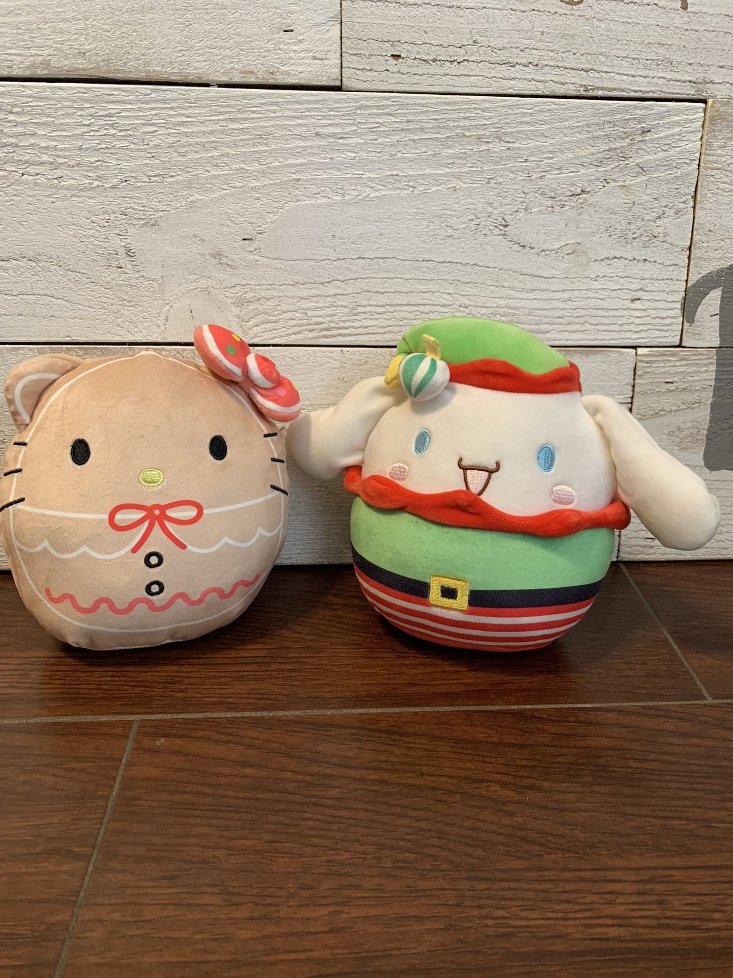 2 Christmas HELLO KITTY Squishmallows