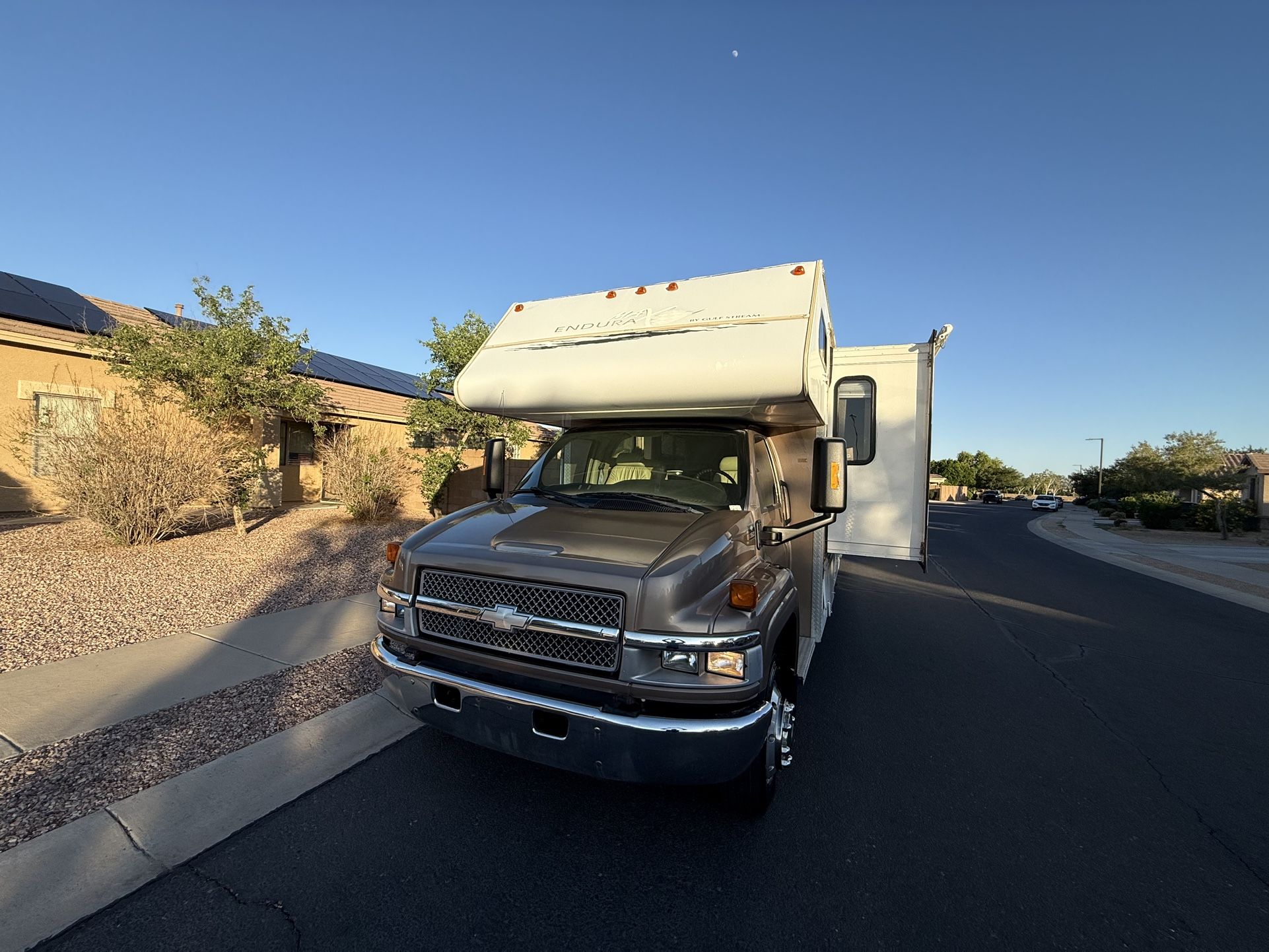 2005 Endura Max toy hauler by Gulfstream 36ft