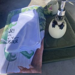 Costumes/ Dinosaur Shower Set