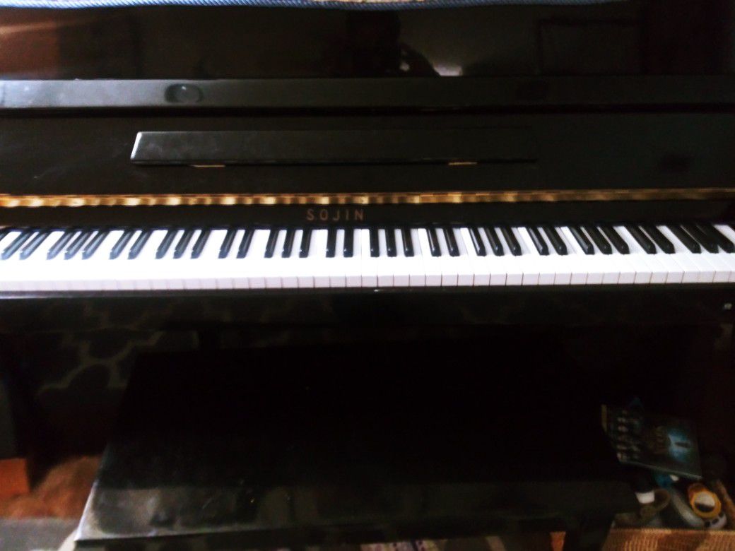 Daewoo Sonjin upright piano