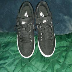 Nike Tennis Shoes Mens Skikers 