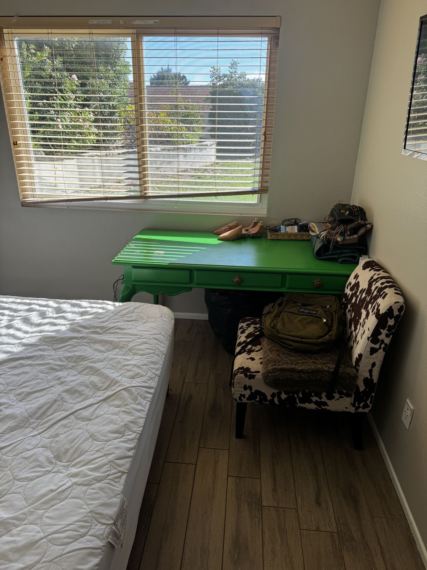 Green Desk