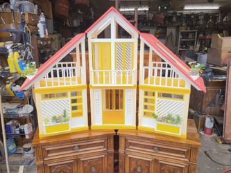 Vintage 1979 Barbie doll house