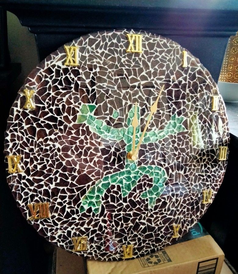 Mosaic Coqui Taino Clock , Color Brown And Green, 13" Around it
