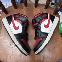 Jordan 1 Mid