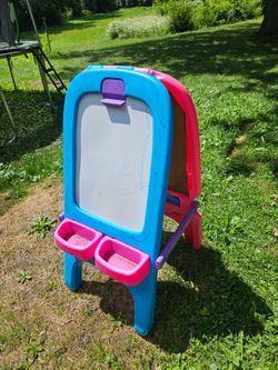 Free Crayola dry erase/chalkboard easle