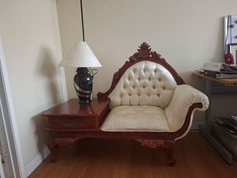 Elegant side seat