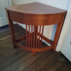Corner Table 