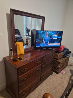 Wooden dresser / Pickup only