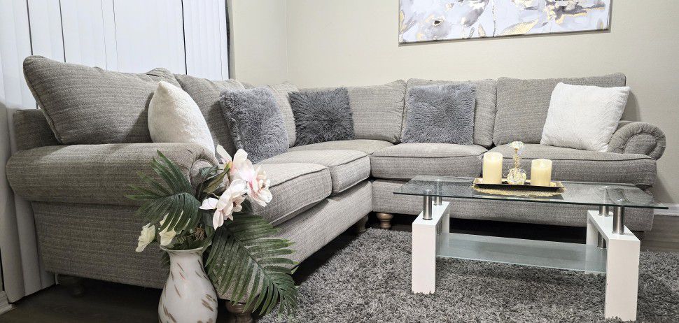 Delivery Included 🚚 🚚 Extra Large Grey L Shaped Sectional