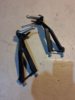 Rear pegs