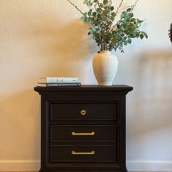 Nightstand/Side table Modern Look