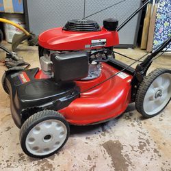Self Propelled Lawn Mower With Honda Engine 
