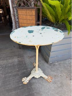 Cast iron cute beast roll Table