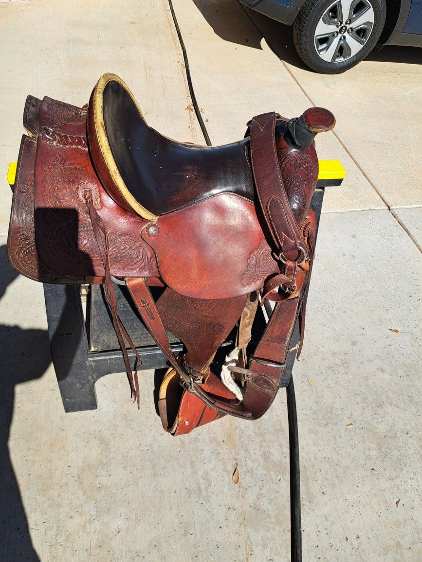 Saddle
