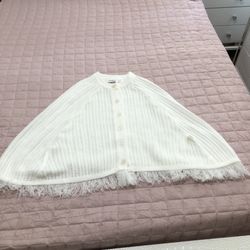 Grand Knitwear Poncho For Girls Size  7-16 . Perfect Conditions And Clean. 
