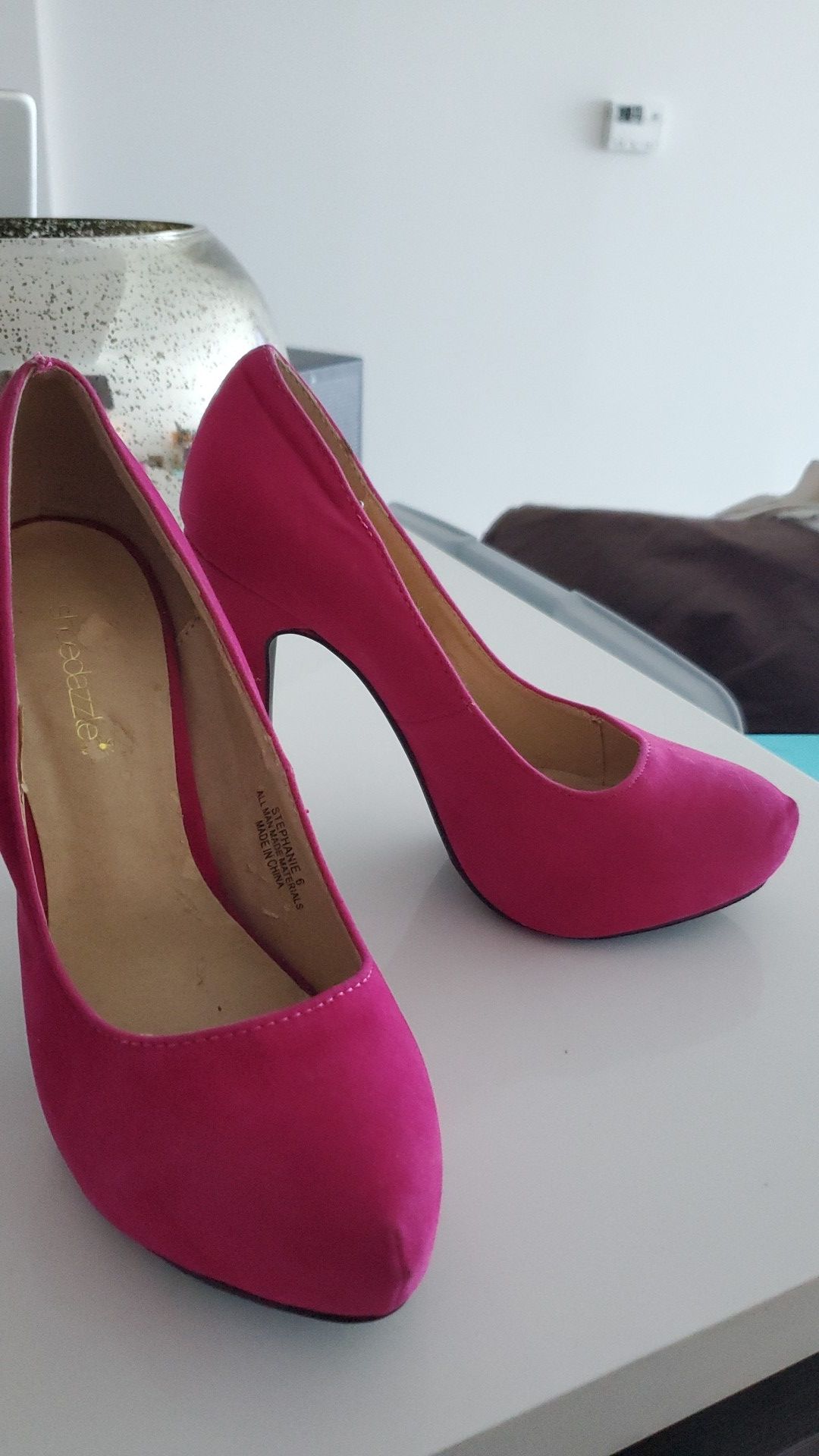 Shoedazzle Magenta Pink Suede Heels Size 7