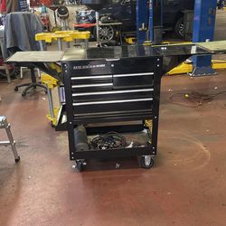 U.S General 5 Drawer Cart With Shelves.